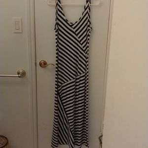 Charlotte Russe black and white zig zag striped maxi dress